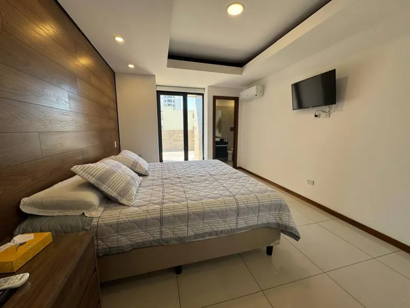 Departamento amoblado de 2 dormitorios en venta en Equipetrol, 152 m²: foto 6 de 8
