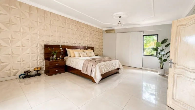518.45 m² house with pool for sale in Equipetrol, Sirari: foto 7 de 12