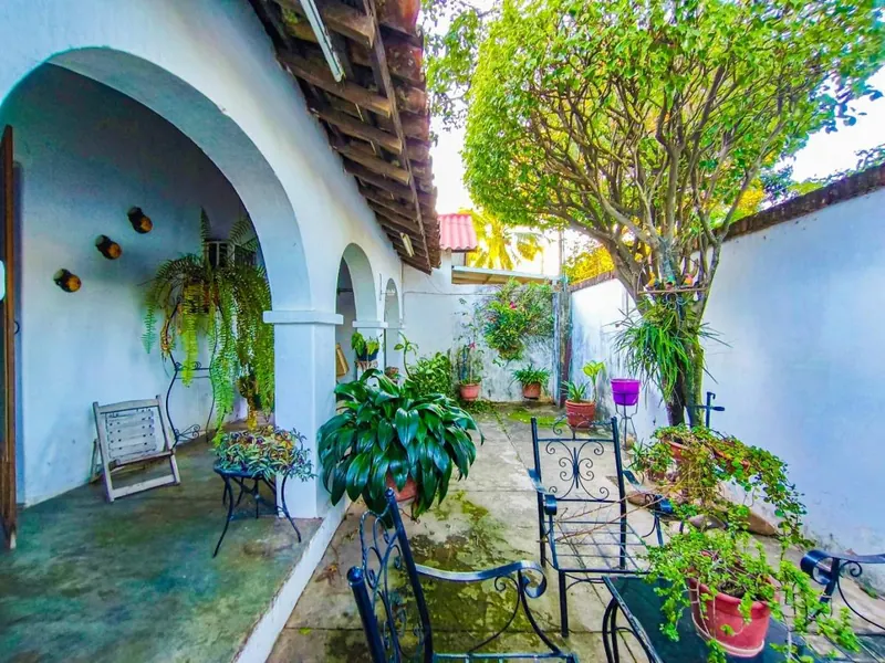 Casa de 3 dormitorios en venta en la Zona Este, salida a dos calles: foto 2 de 17