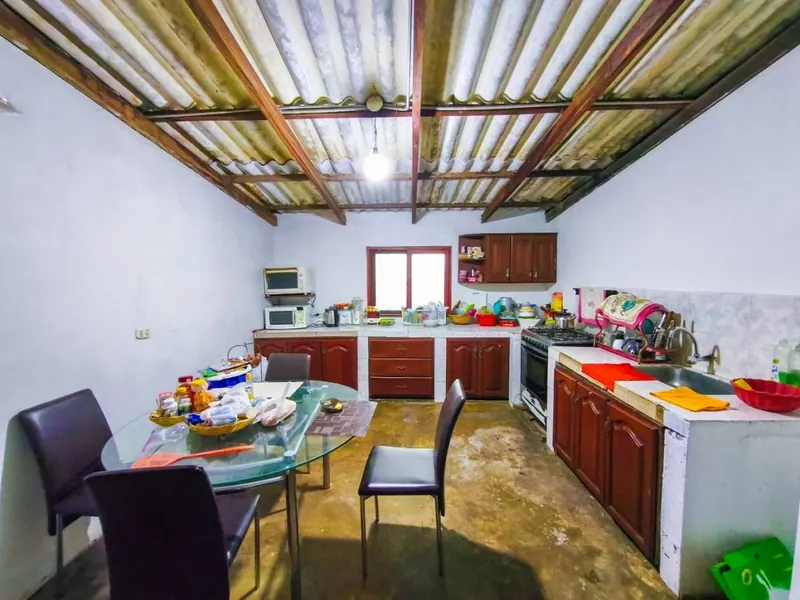 Casa de 3 dormitorios en venta en la Zona Este, salida a dos calles: foto 7 de 17