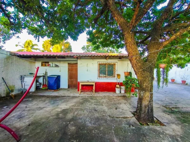 Casa de 3 dormitorios en venta en la Zona Este, salida a dos calles: foto 10 de 17