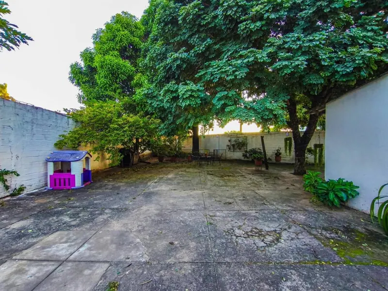 Casa de 3 dormitorios en venta en la Zona Este, salida a dos calles: foto 14 de 17