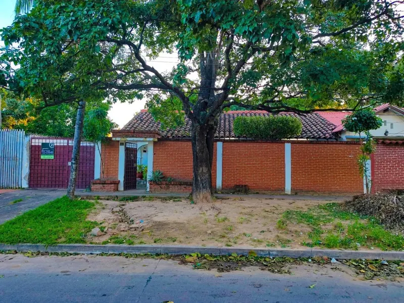 Casa de 3 dormitorios en venta en la Zona Este, salida a dos calles: foto 15 de 17