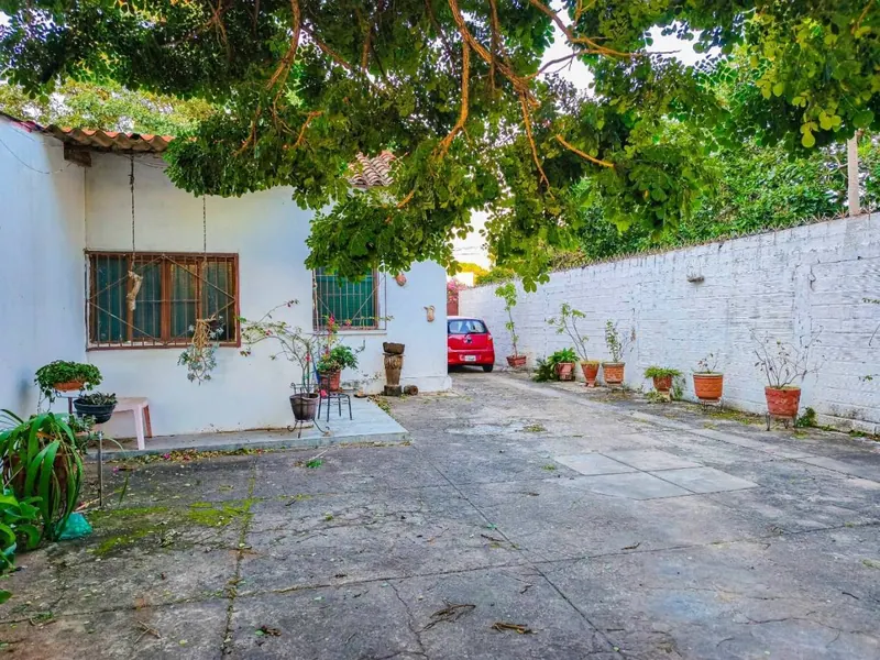 Casa de 3 dormitorios en venta en la Zona Este, salida a dos calles: foto 16 de 17