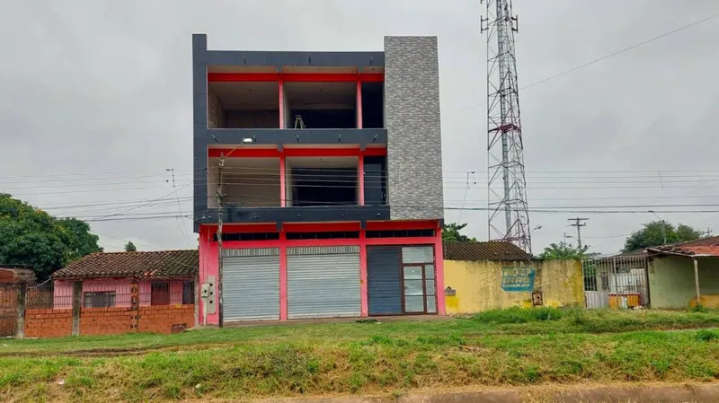 Casa de uso comercial en venta sobre avenida en la Zona Este: foto 1 de 19