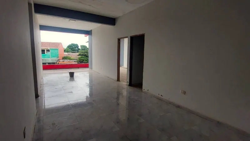 Casa de uso comercial en venta sobre avenida en la Zona Este: foto 7 de 19