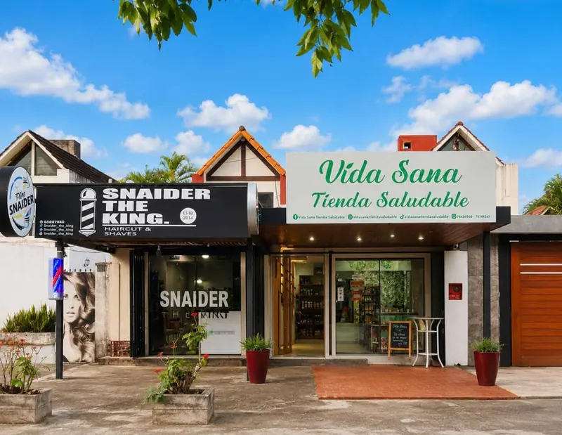 Casa de uso comercial en venta sobre avenida en Remanso 1, Zona Norte: foto 2 de 14