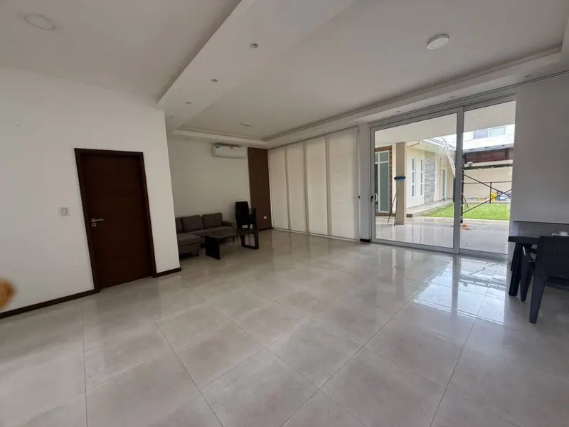 3-bedroom house for sale in the Santa Cruz la Vieja gated community: foto 2 de 22