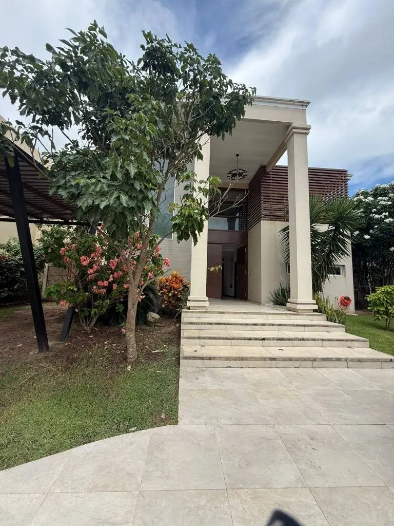 3-bedroom house for sale in the Santa Cruz la Vieja gated community: foto 3 de 22