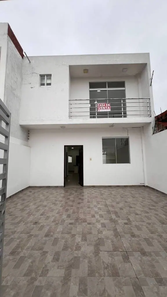 Casa de 3 dormitorios en venta cerca de la Av. Paragua, Zona Oeste: foto 1 de 11