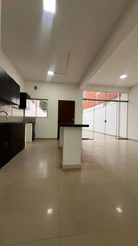 Casa de 3 dormitorios en venta cerca de la Av. Paragua, Zona Oeste: foto 2 de 11