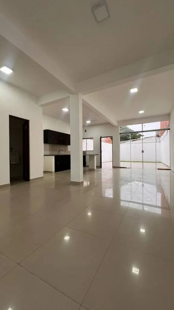 Casa de 3 dormitorios en venta cerca de la Av. Paragua, Zona Oeste: foto 3 de 11