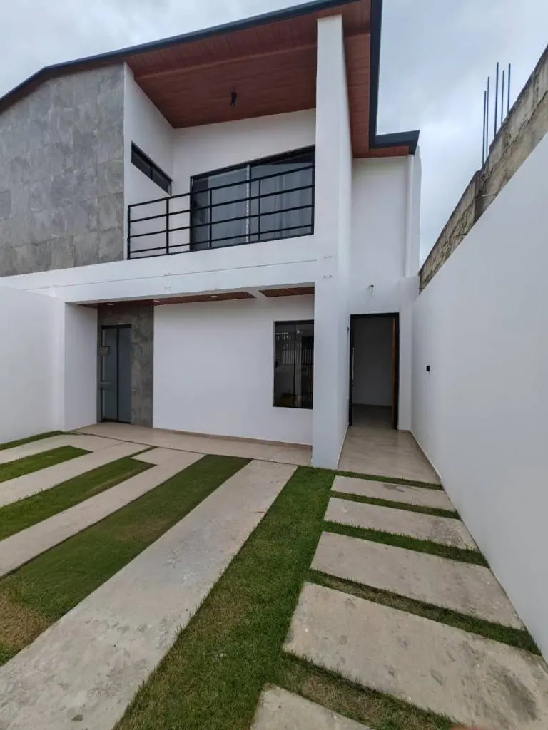 Casa gemela a estrenar en venta en la Zona Sur, av. Bolivia