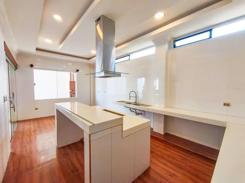 Casa de 5 dormitorios con galpón en venta en la Zona Este: foto 4 de 18