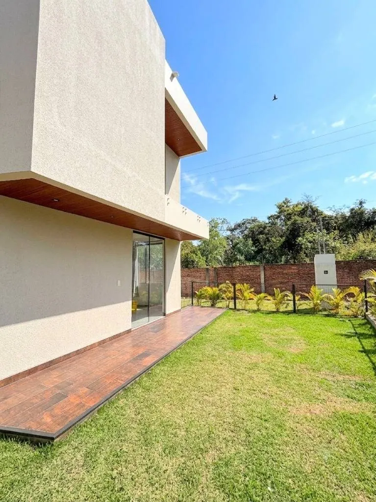 House for sale in the Lomas del Bosque gated community, Urubó: foto 4 de 27