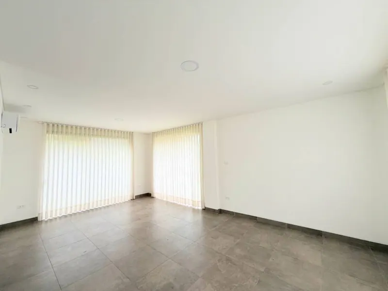 House for sale in the Lomas del Bosque gated community, Urubó: foto 5 de 27