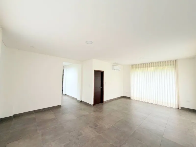 House for sale in the Lomas del Bosque gated community, Urubó: foto 6 de 27