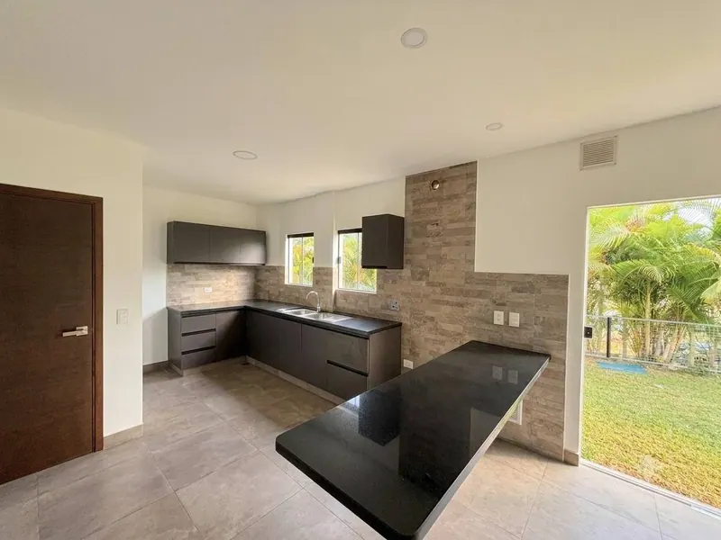 House for sale in the Lomas del Bosque gated community, Urubó: foto 9 de 27