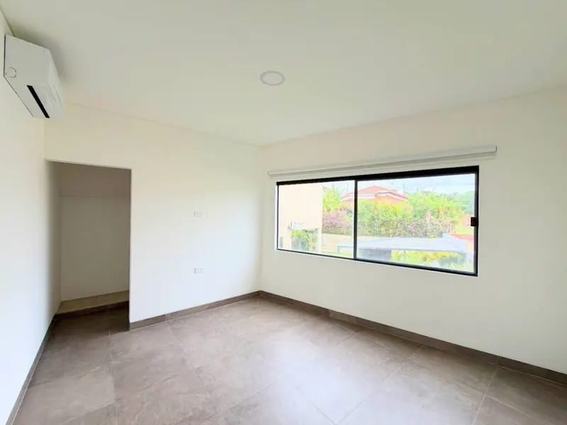 House for sale in the Lomas del Bosque gated community, Urubó: foto 21 de 27