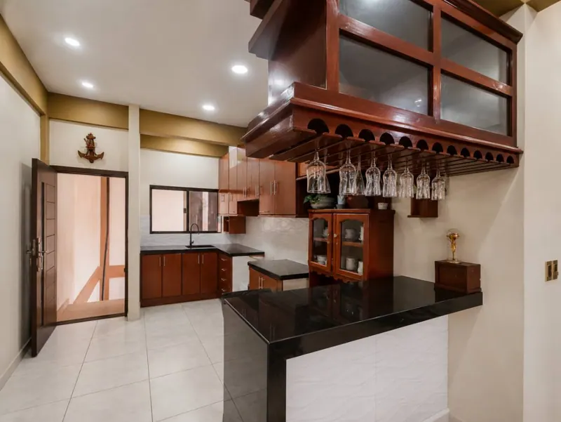 Casa de uso comercial en venta sobre la Av. El Mechero, Plan 3000: foto 7 de 12