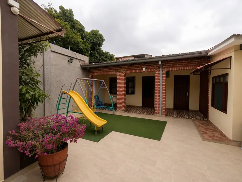 Casa de uso comercial en venta sobre la Av. El Mechero, Plan 3000: foto 8 de 12