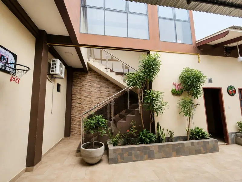 Casa de uso comercial en venta sobre la Av. El Mechero, Plan 3000: foto 11 de 12