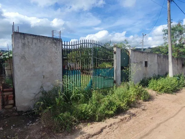 House for sale in Tiquipaya, El Torno, 423.16 m² lot: foto 1 de 3