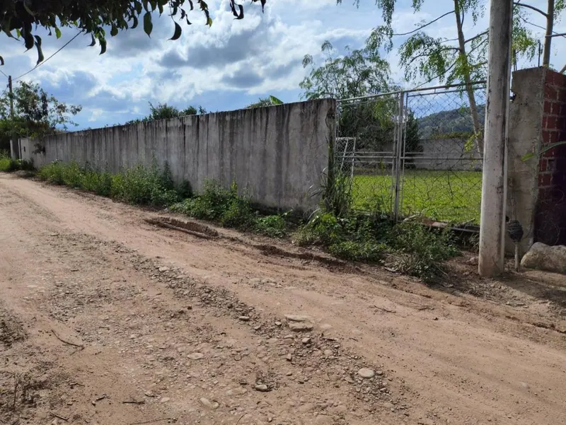 Terreno de 300 m² en venta en Tiquipaya, El Torno: foto 2 de 3