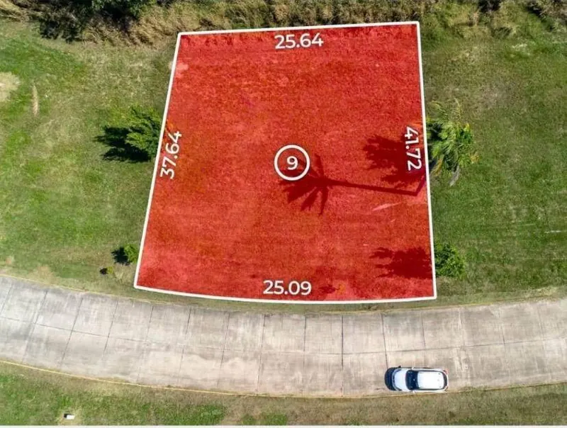 Terreno de 1.002,57 m² en venta en Urubó Golf, el Urubó: foto 1 de 6