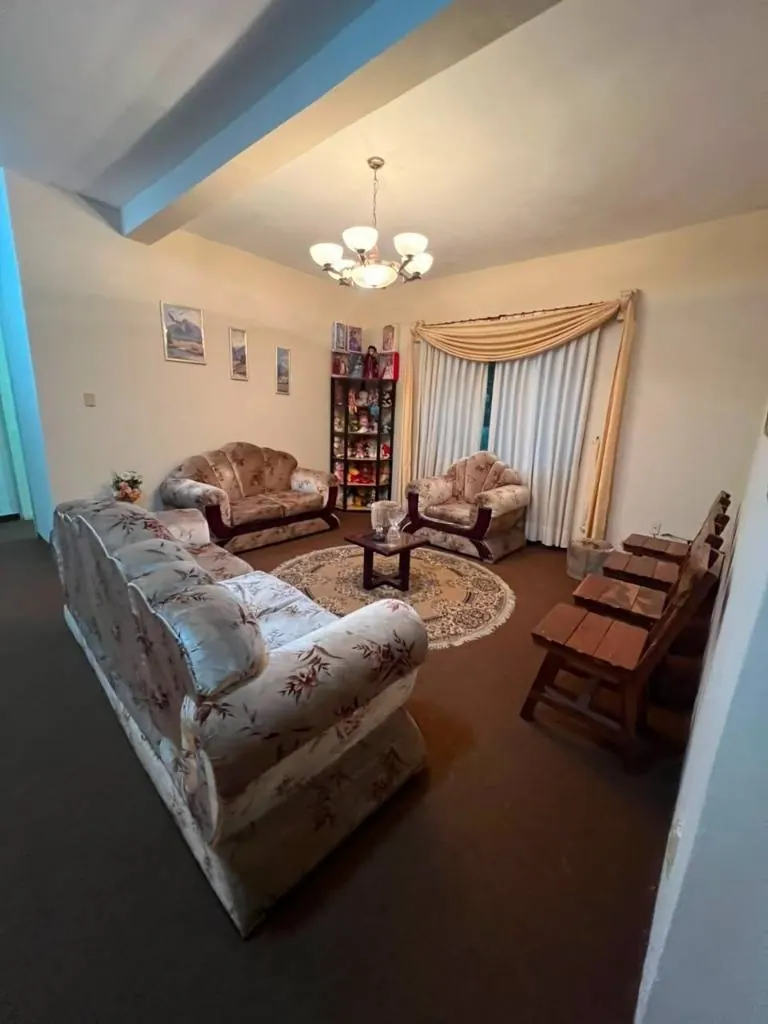 Casa quinta con terreno de 3.148 m² en venta en el Urubó: foto 2 de 15