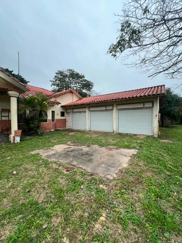 Casa quinta con terreno de 3.148 m² en venta en el Urubó: foto 5 de 15