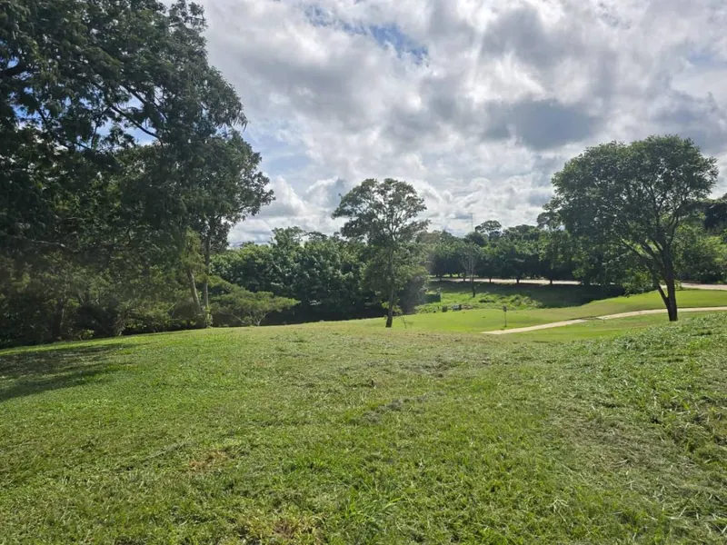 1,020.37 m² lot for sale in Urubó Golf with golf course views: foto 4 de 5