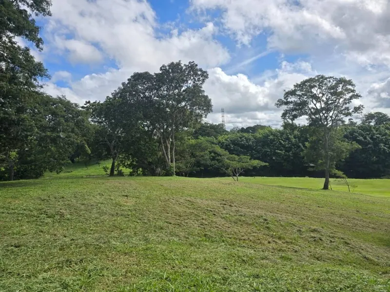 1,020.37 m² lot for sale in Urubó Golf with golf course views: foto 5 de 5