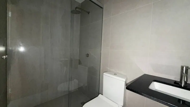 Departamento de 2 dormitorios en venta en Uptown Drei, Equipetrol: foto 3 de 15