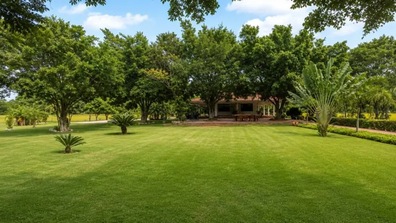 Casa quinta de 4 dormitorios en venta en Cotoca, 4,1959 hectáreas: foto 3 de 9