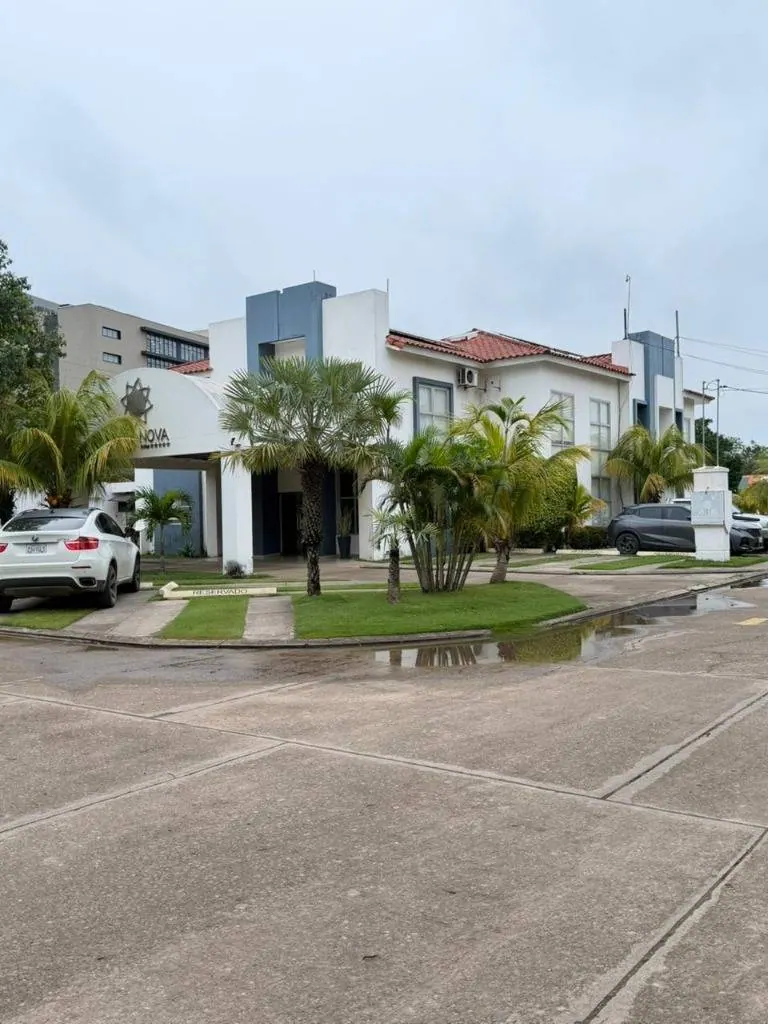 200 m² office for rent at Hotel Terranova, North Zone