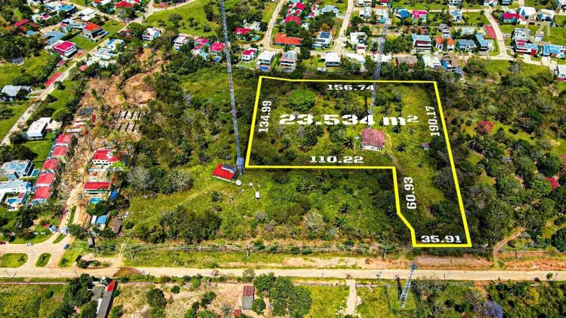Terreno de 23.534 m² en venta en el Urubó, junto a Río Sierra: foto 1 de 9