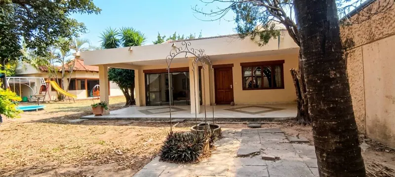 Casa en esquina con departamento en venta en Palma Verde, Zona Este: foto 8 de 25