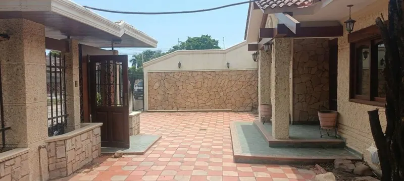 Casa en esquina con departamento en venta en Palma Verde, Zona Este: foto 15 de 25
