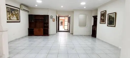 Casa en esquina con departamento en venta en Palma Verde, Zona Este: foto 16 de 25