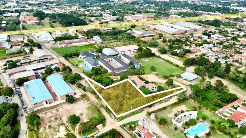 Terreno de 5.601,2 m² en venta en la Zona Norte, junto al Cambridge: foto 1 de 4