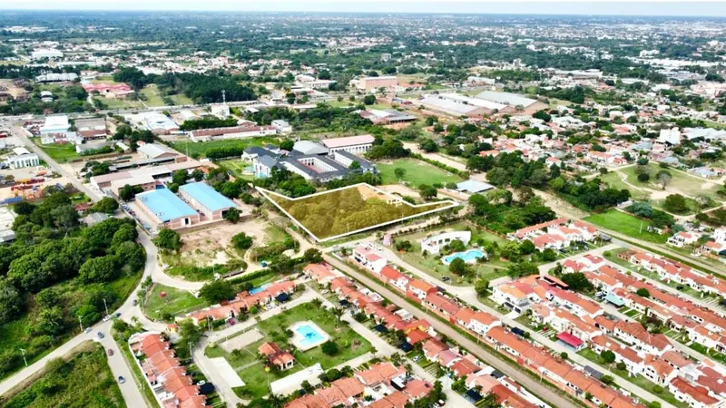 Terreno de 5.601,2 m² en venta en la Zona Norte, junto al Cambridge: foto 2 de 4
