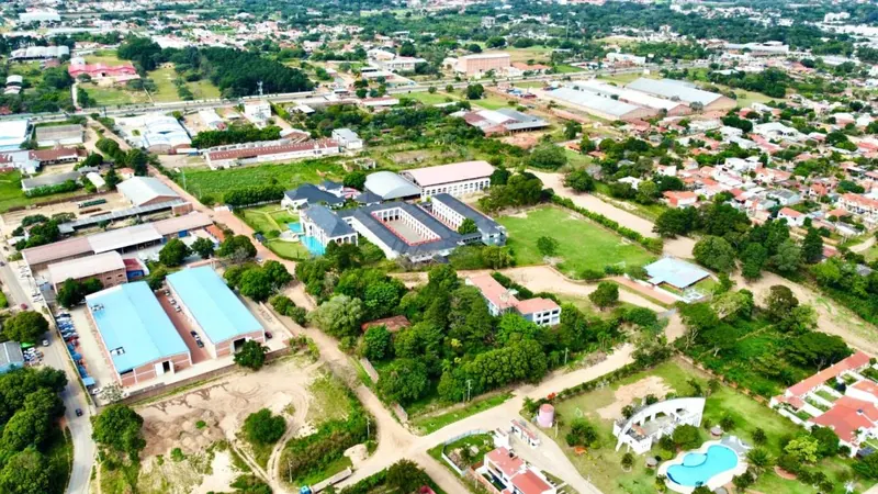 Terreno de 5.601,2 m² en venta en la Zona Norte, junto al Cambridge: foto 3 de 4