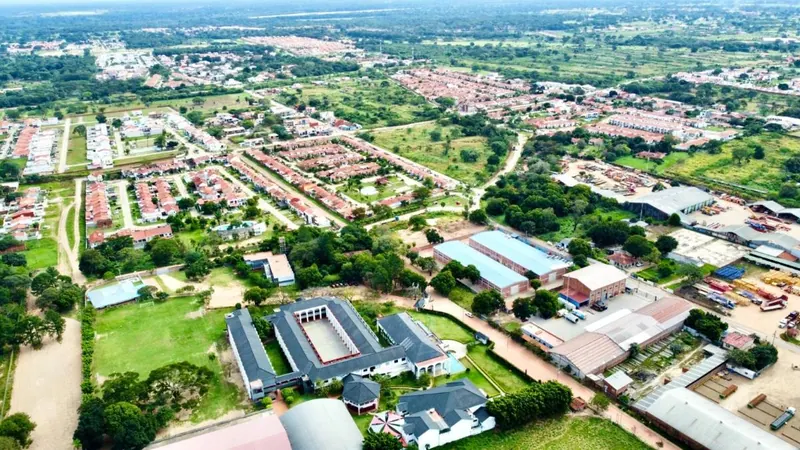 Terreno de 5.601,2 m² en venta en la Zona Norte, junto al Cambridge: foto 4 de 4