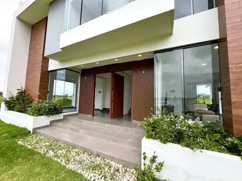 Casa con 2 departamentos en venta en Playa Turquesa, Urubó: foto 1 de 13