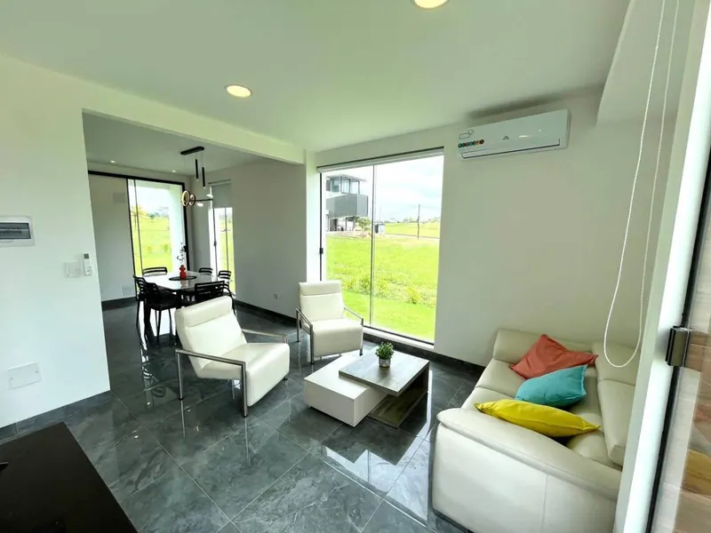 Casa con 2 departamentos en venta en Playa Turquesa, Urubó: foto 4 de 13