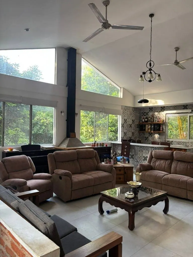 Casa quinta de 4 dormitorios en venta en Laguna Azul, La Guardia: foto 2 de 10