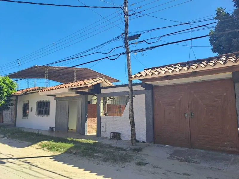 Two houses on one lot for sale in Luján, East Zone: foto 2 de 27
