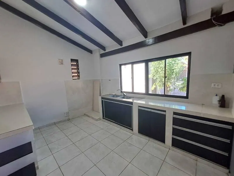 Two houses on one lot for sale in Luján, East Zone: foto 9 de 27