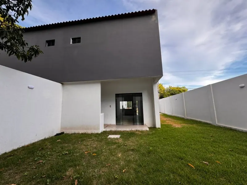 Casa de 3 dormitorios en venta en Cotoca, barrio Paraíso